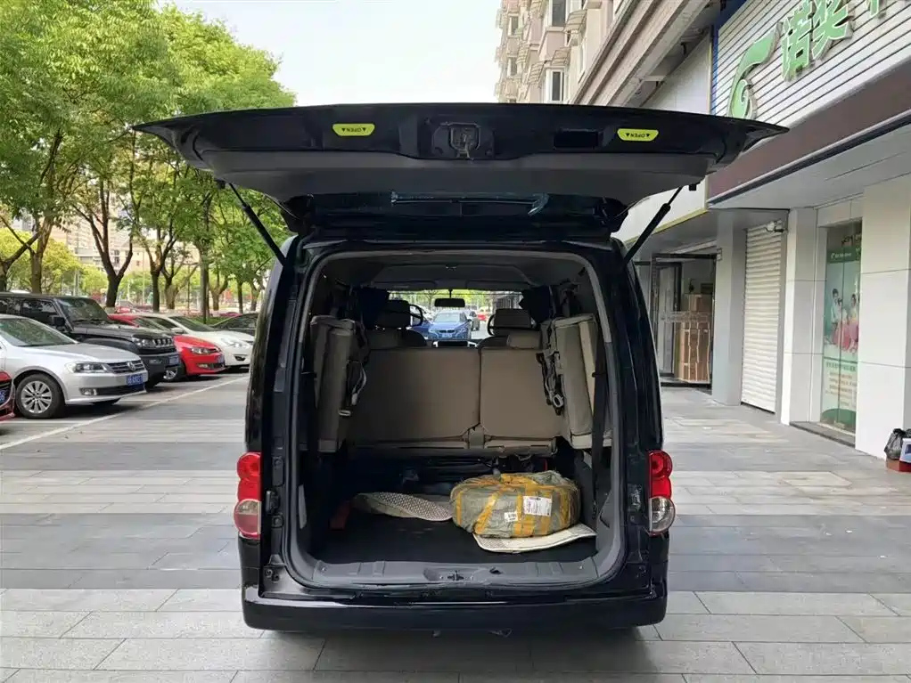 NISSAN NV200 2011