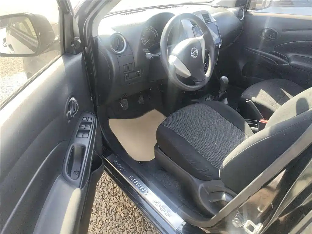 NISSAN SUNNY 2015