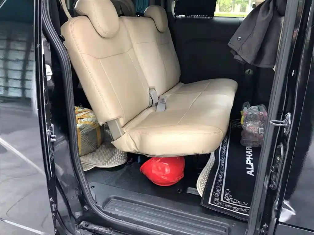 NISSAN NV200 2011