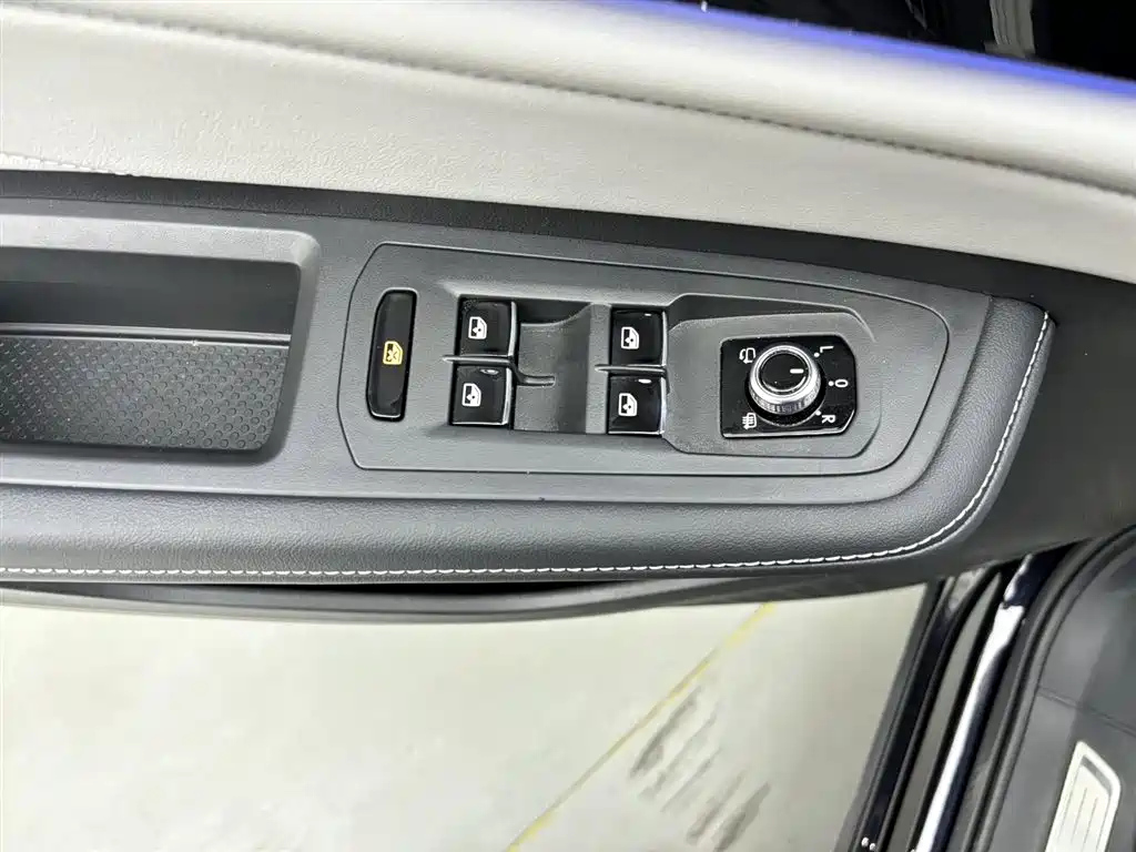 VOLKSWAGEN TOURAN 2022