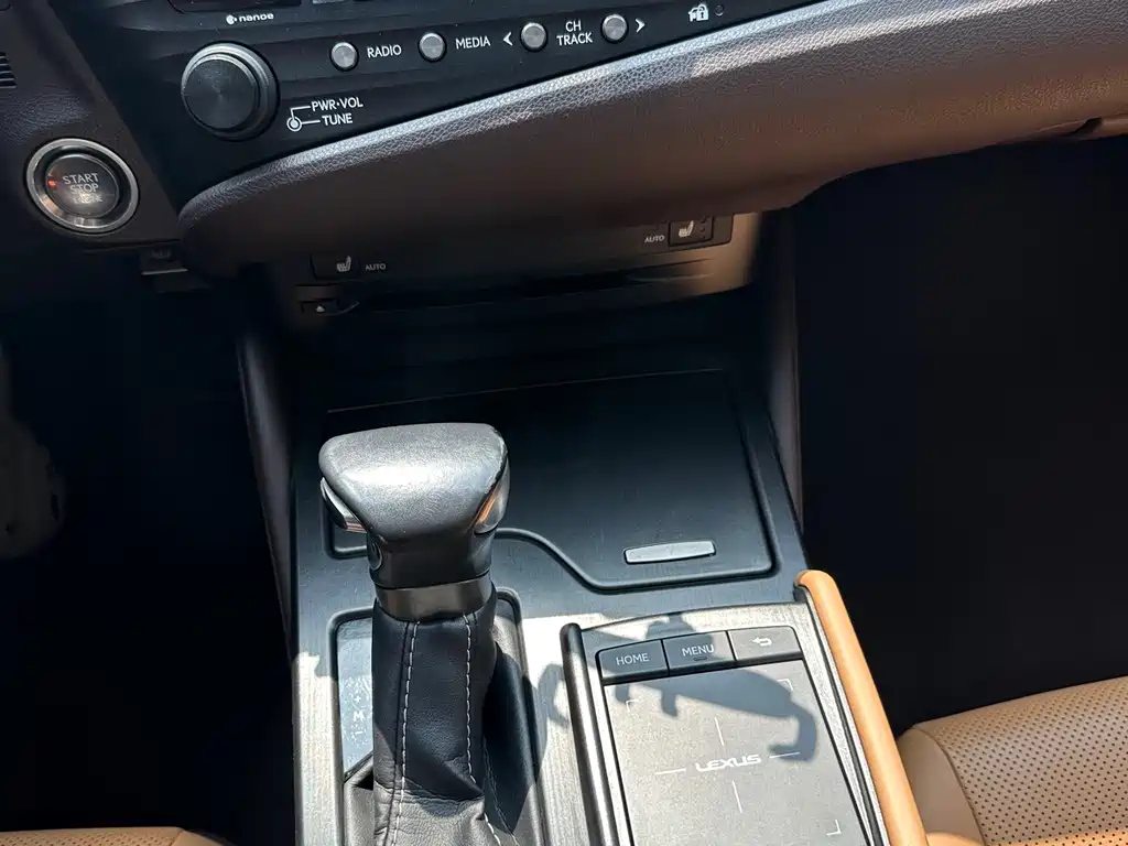 LEXUS ES 2020