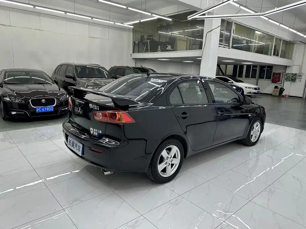 MITSUBISHI LANCER EX 2011