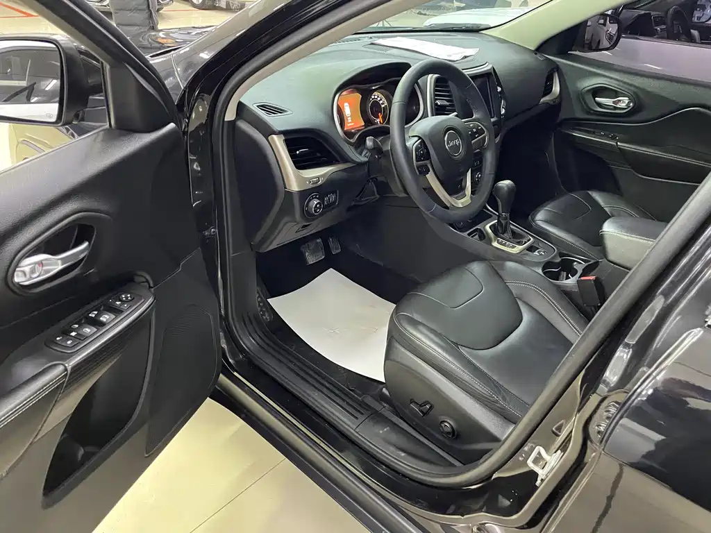 JEEP CHEROKEE 2018