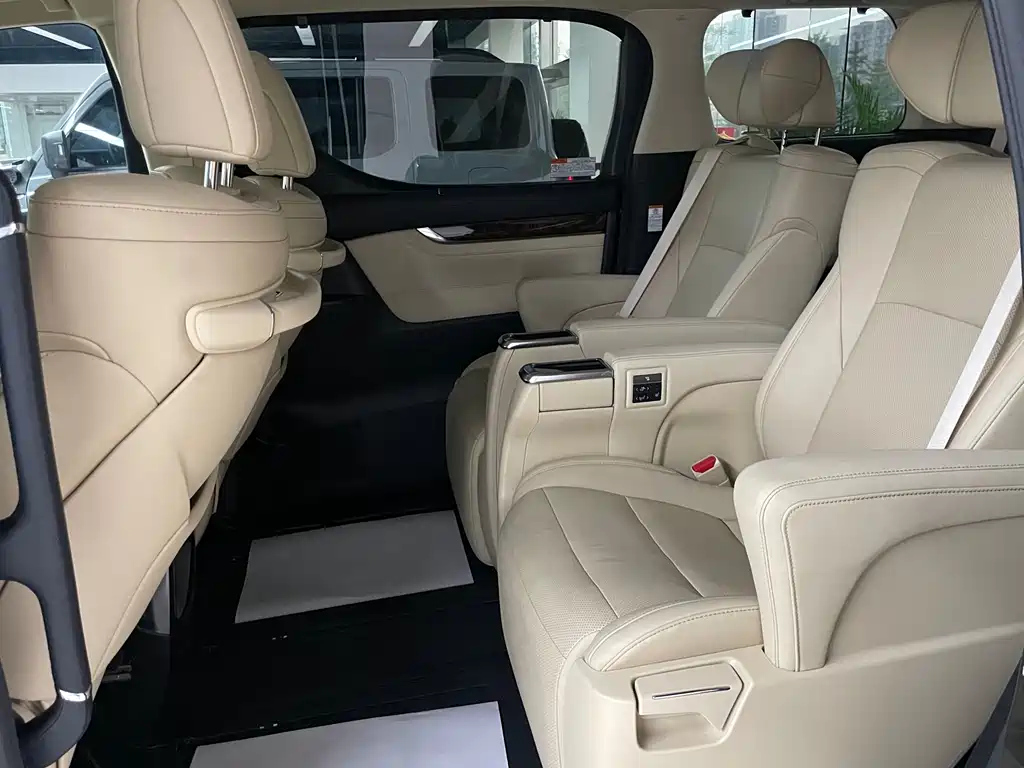 TOYOTA ALPHARD 2018