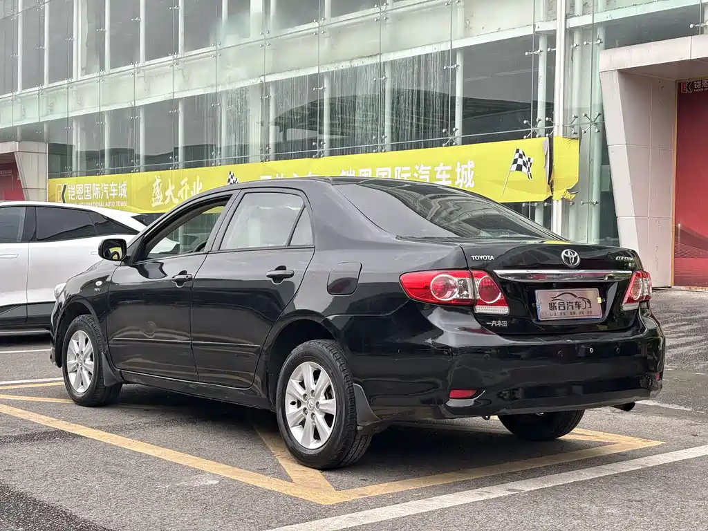 TOYOTA COROLLA 2011
