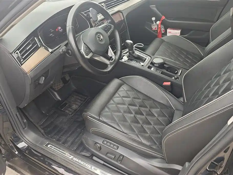 VOLKSWAGEN MAGOTAN 2020