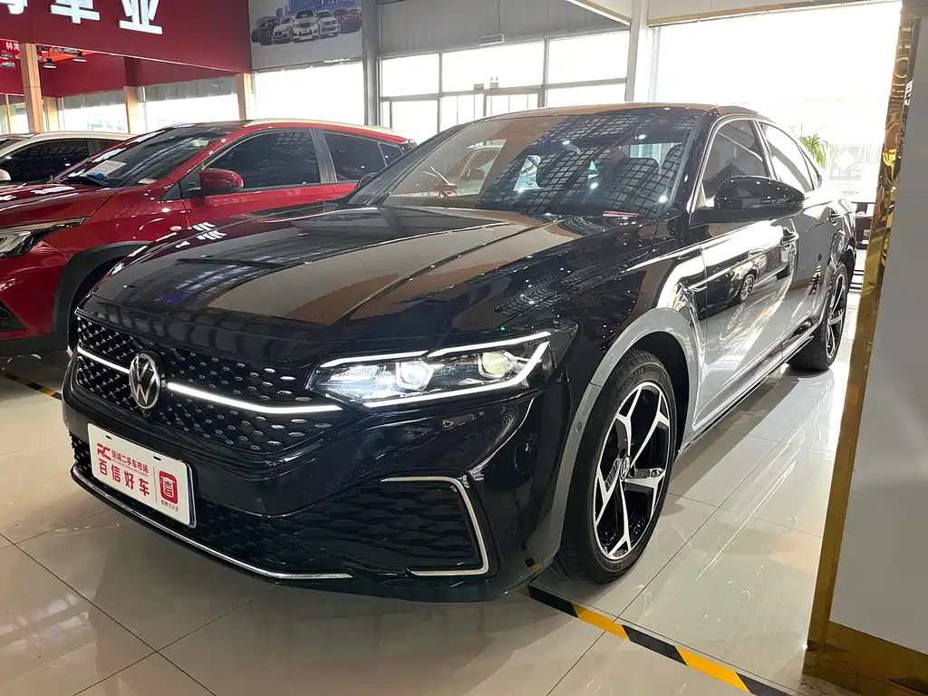 VOLKSWAGEN PASSAT 2023