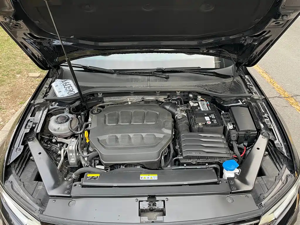 VOLKSWAGEN MAGOTAN 2023