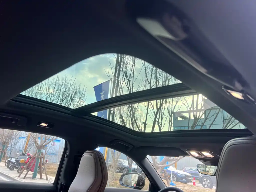 VOLVO S90 2023