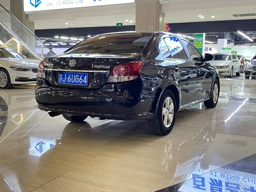 VOLKSWAGEN LAVIDA 2011