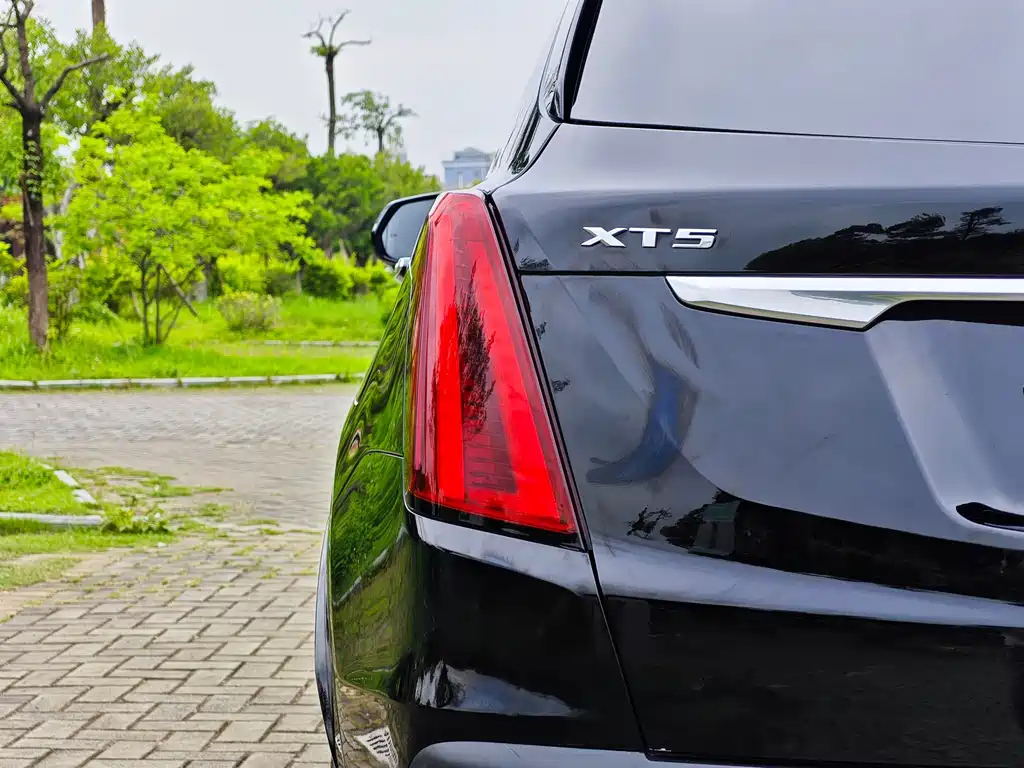 CADILLAC XT5 2023