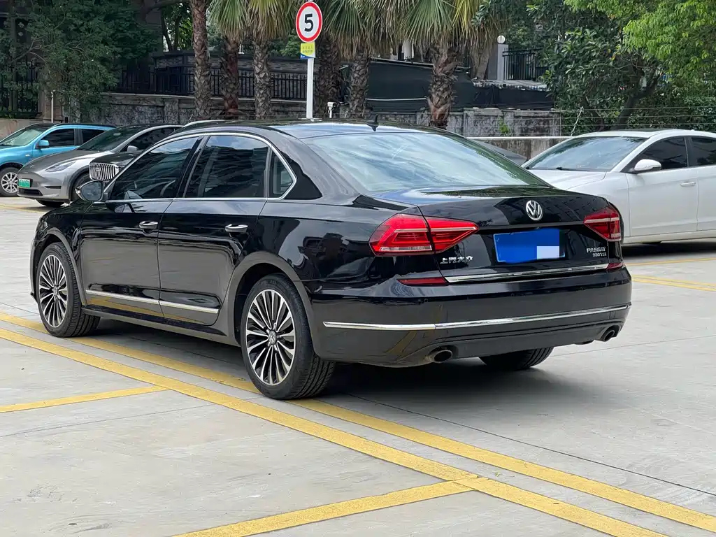 VOLKSWAGEN PASSAT 2017