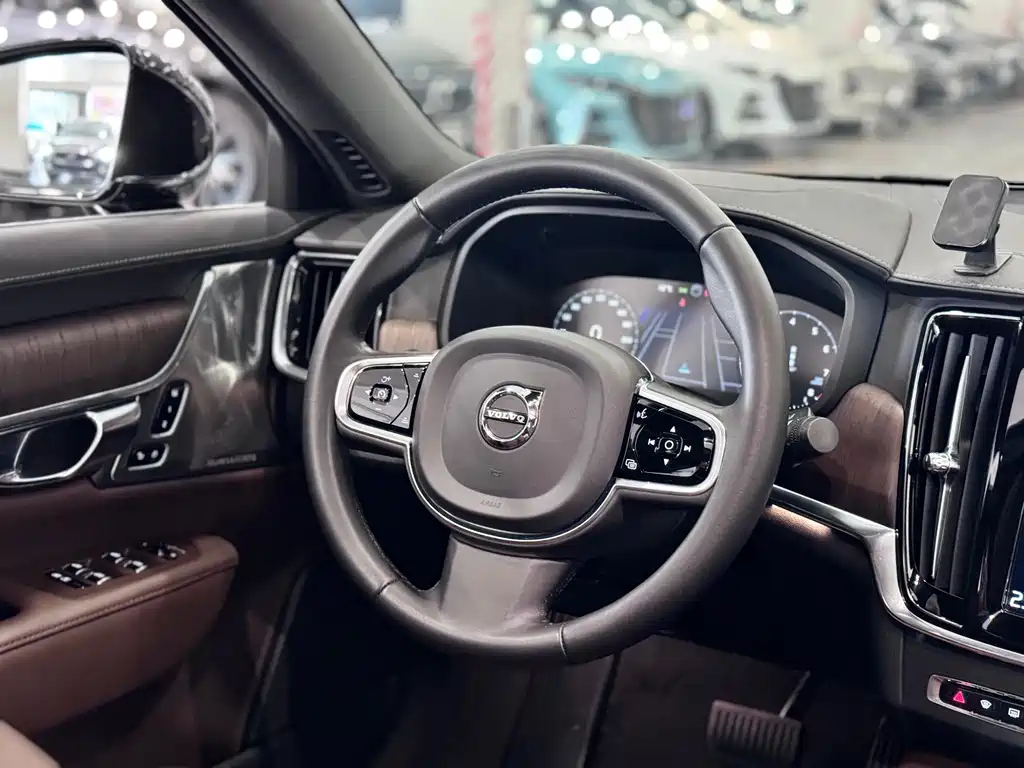 VOLVO S90 2021
