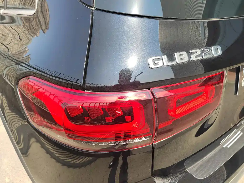 MERCEDES BENZ GLB 2023