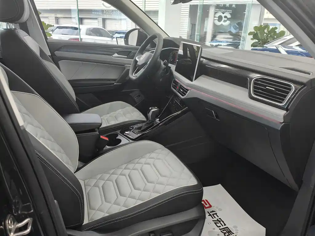 VOLKSWAGEN TAYRON 2024