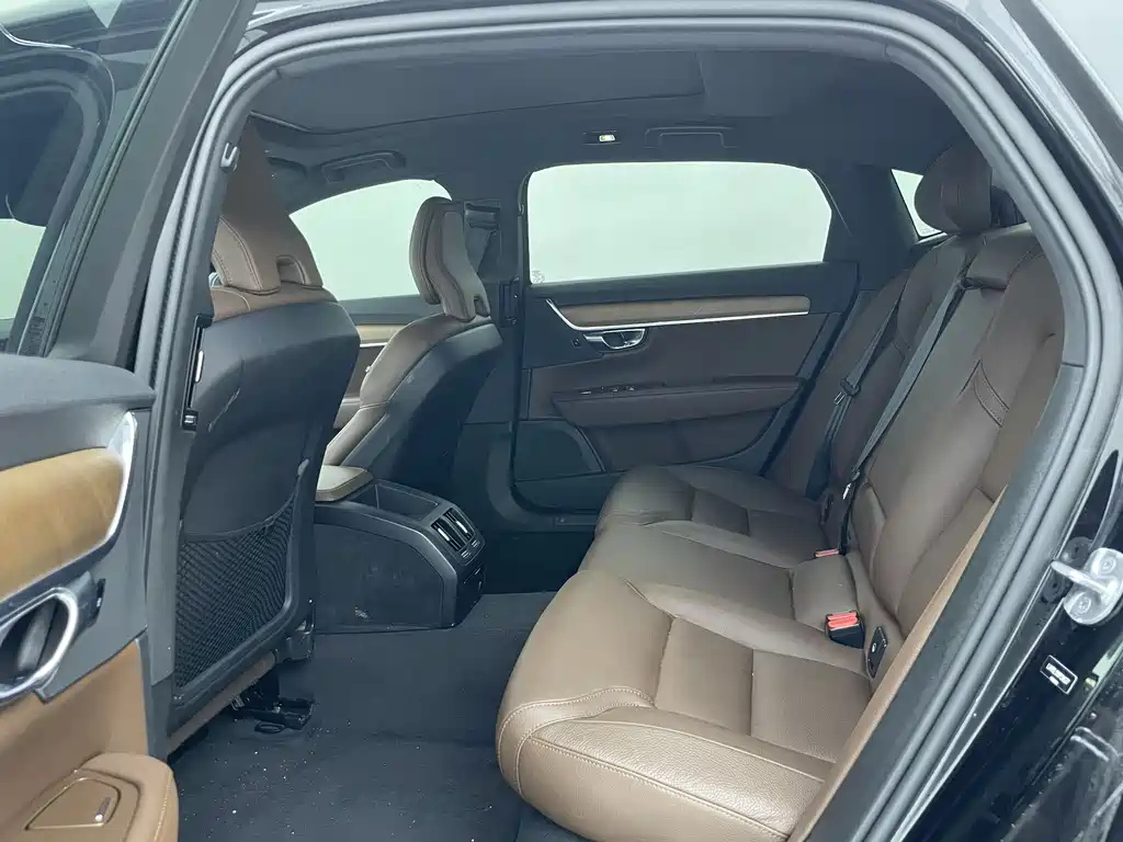 VOLVO S90 2022