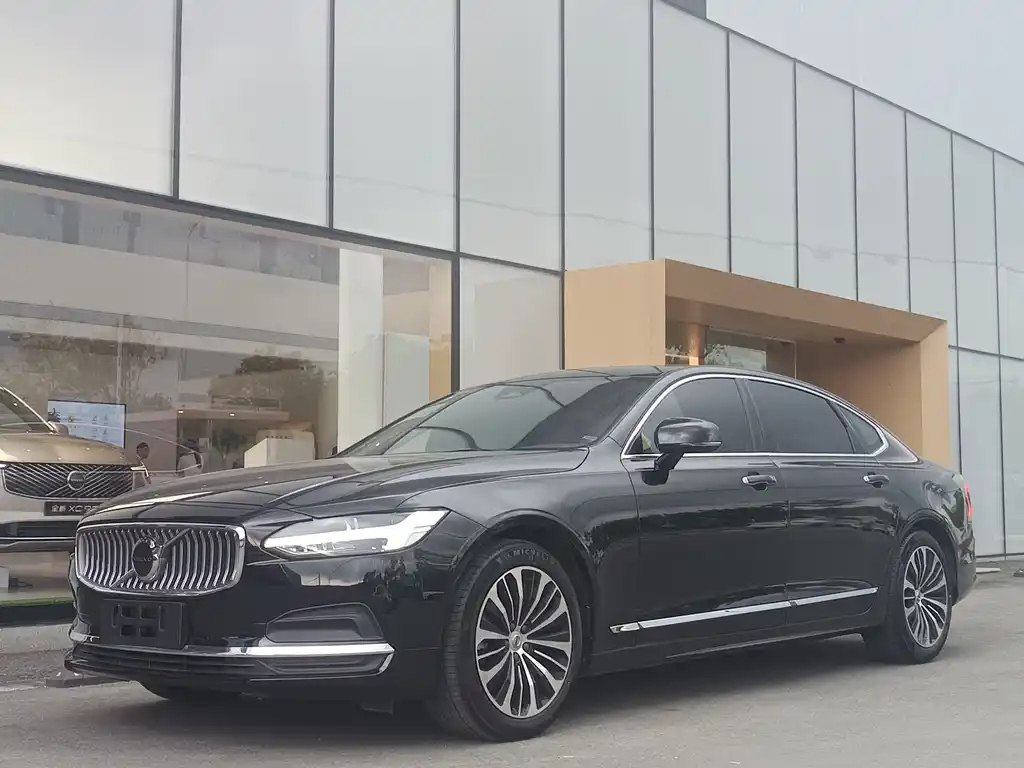 VOLVO S90 2023