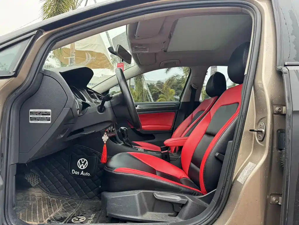 VOLKSWAGEN GOLF 2014