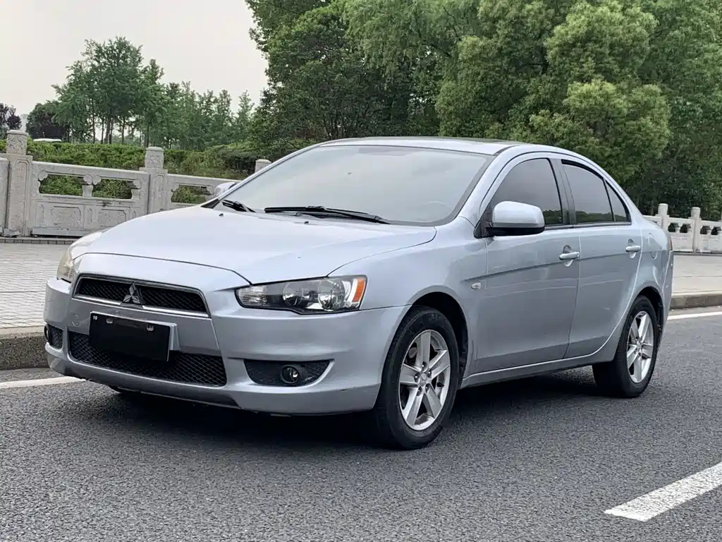 MITSUBISHI LANCER EX 2011