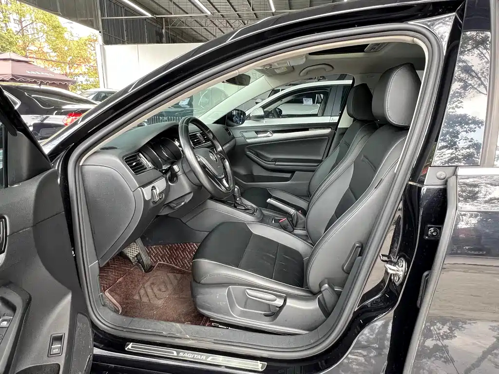 VOLKSWAGEN SAGITAR 2018
