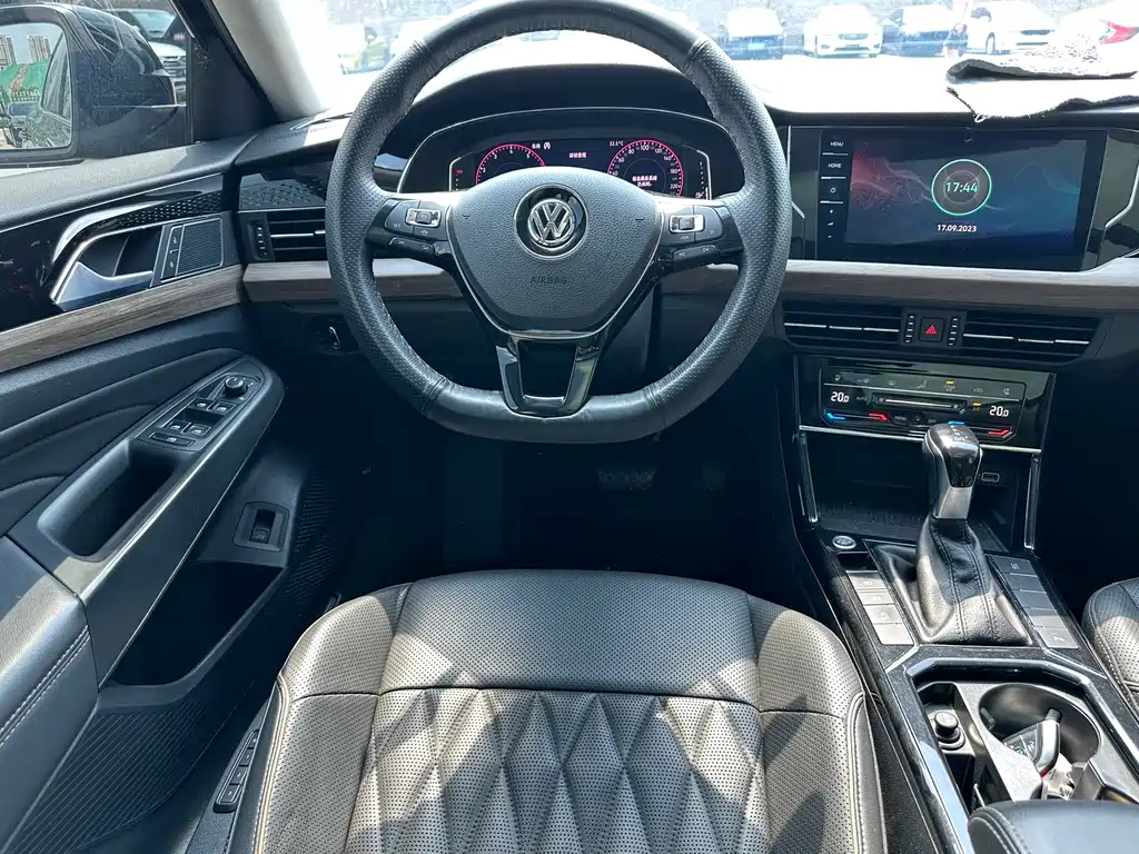 VOLKSWAGEN PASSAT 2021