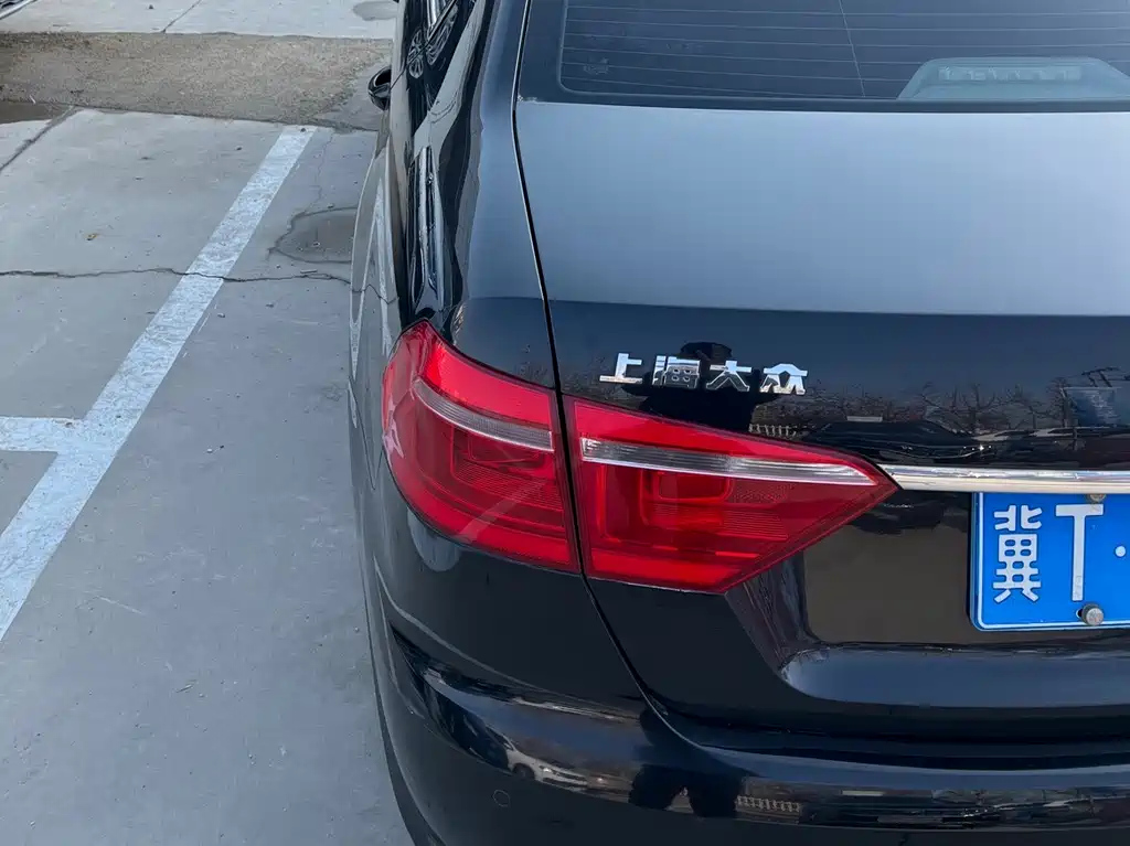 VOLKSWAGEN LAVIDA 2015