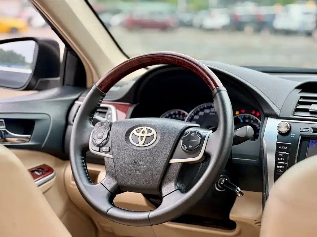TOYOTA CAMRY 2012