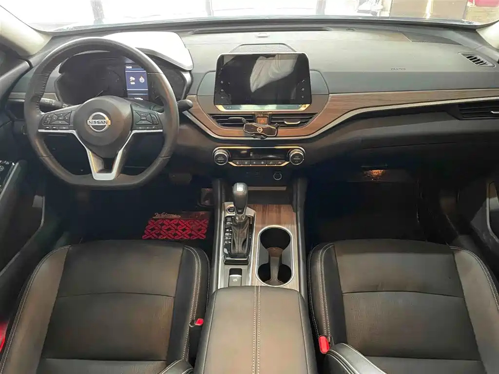 NISSAN TEANA 2024