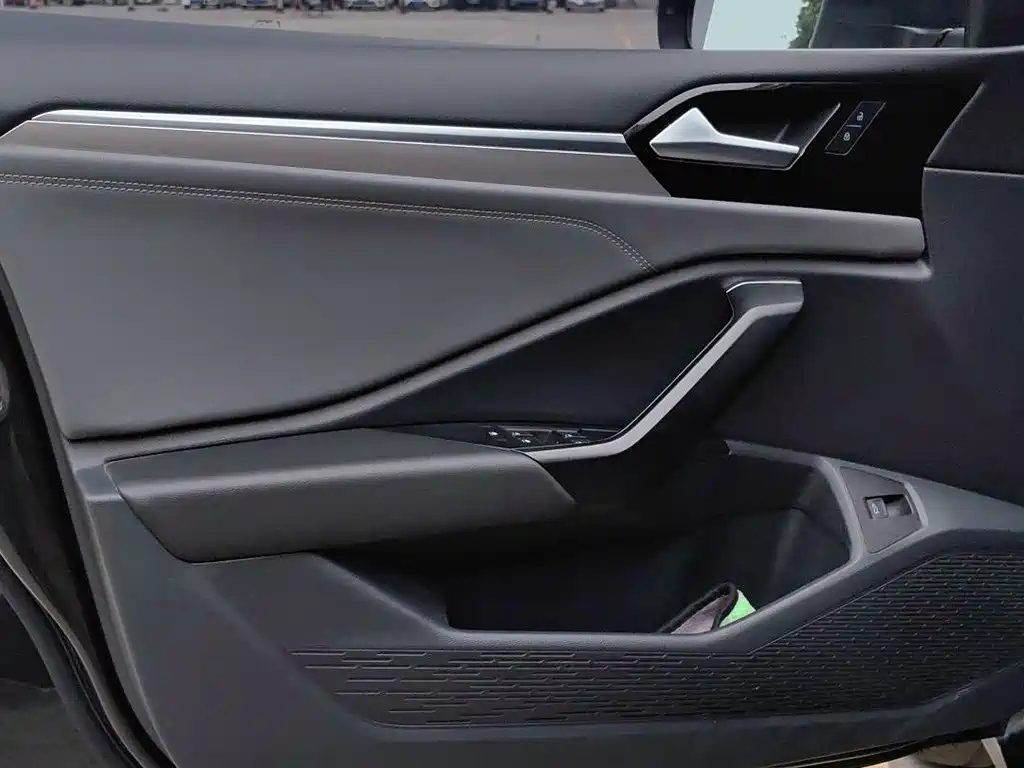 VOLKSWAGEN SAGITAR 2022