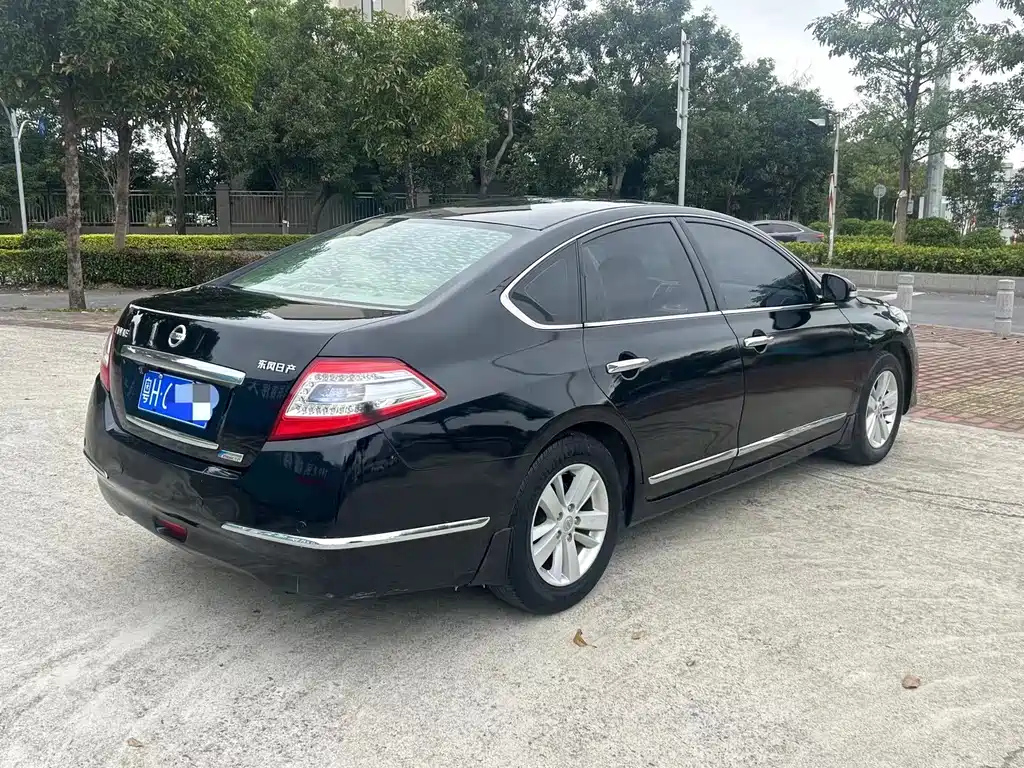NISSAN TEANA 2011