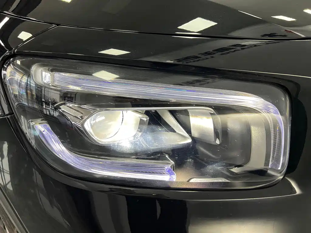 MERCEDES BENZ GLB 2023