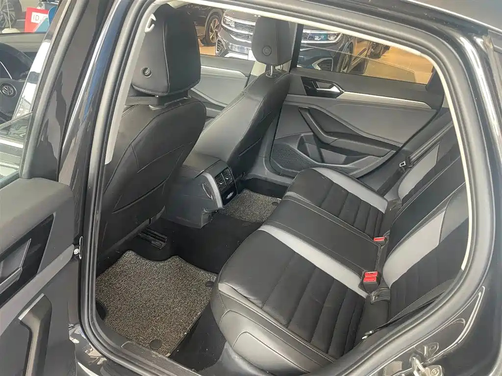 VOLKSWAGEN SAGITAR 2021