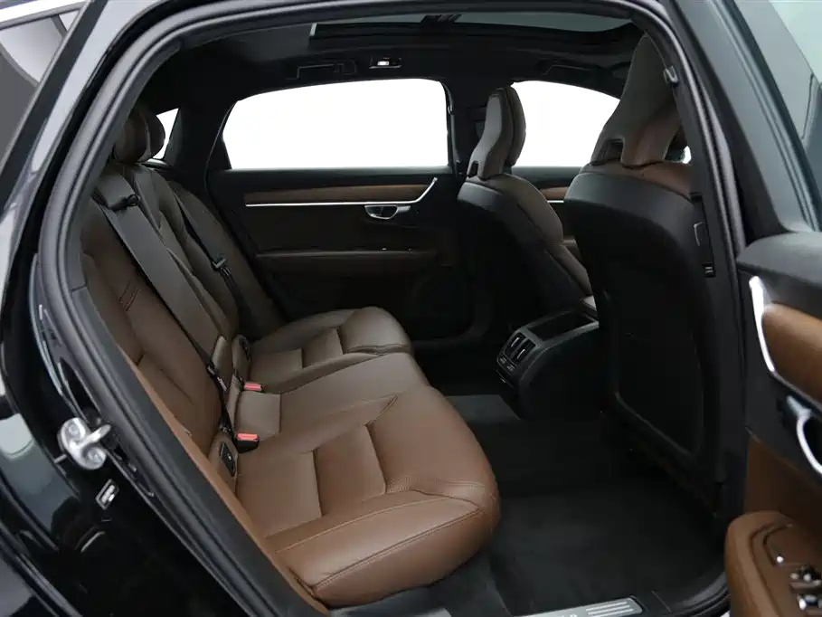 VOLVO S90 2024