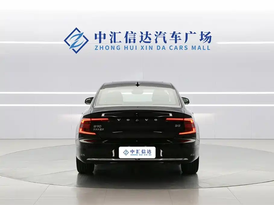 VOLVO S90 2024