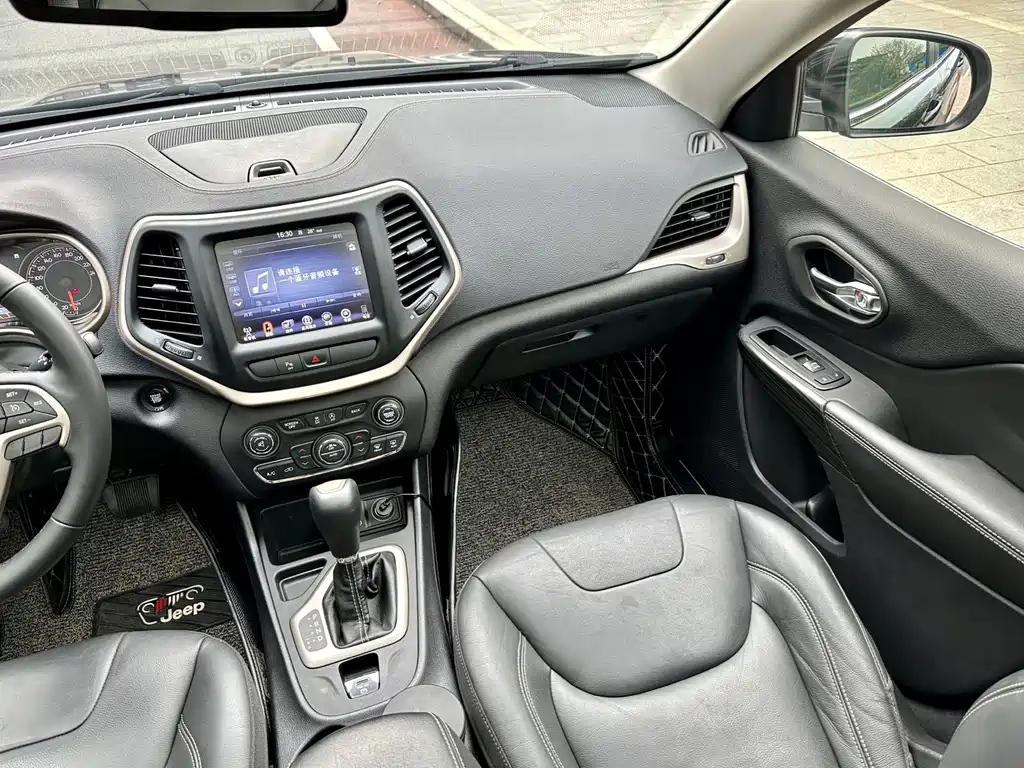 JEEP CHEROKEE 2018