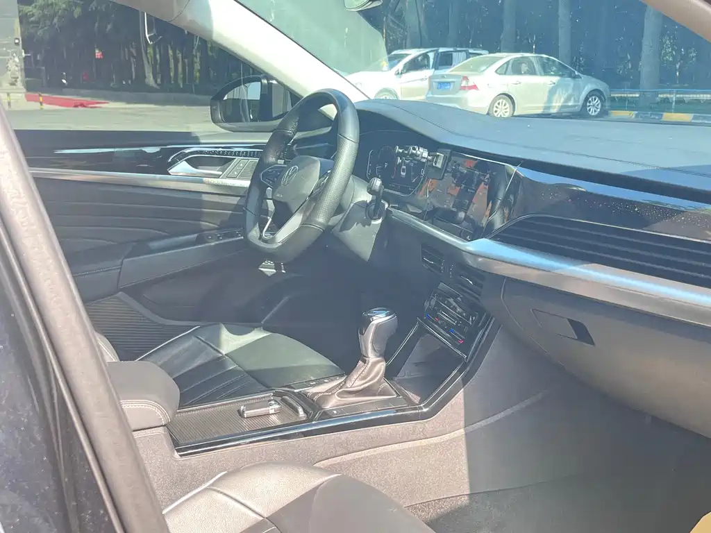 VOLKSWAGEN PASSAT 2023