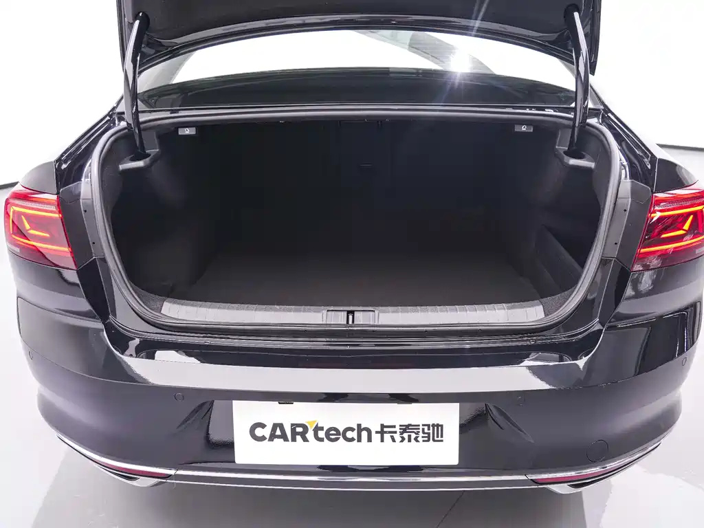 VOLKSWAGEN MAGOTAN 2022