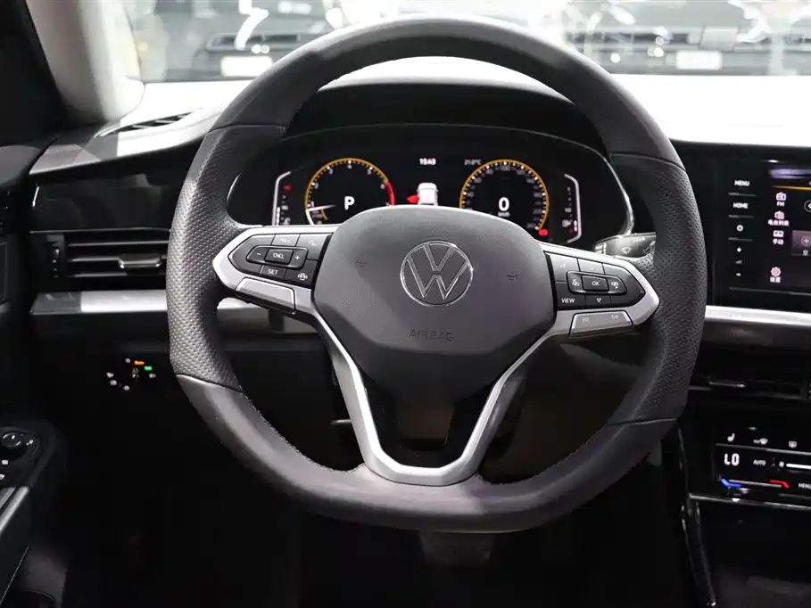 VOLKSWAGEN PASSAT 2022
