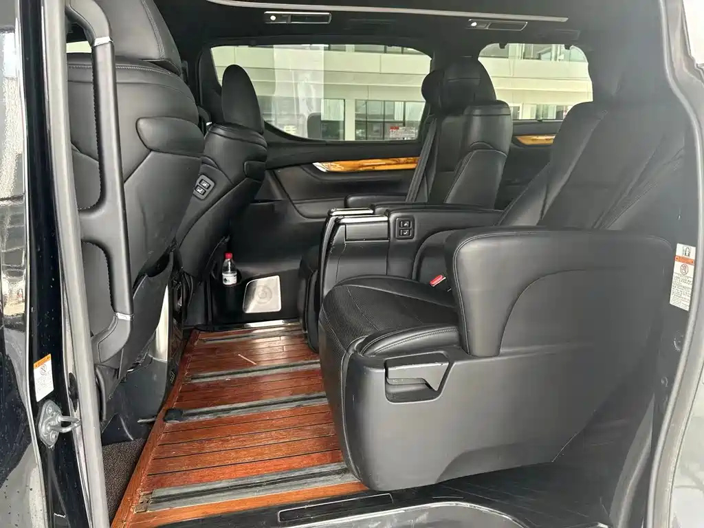 TOYOTA ALPHARD 2017