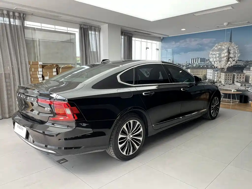 VOLVO S90 2022