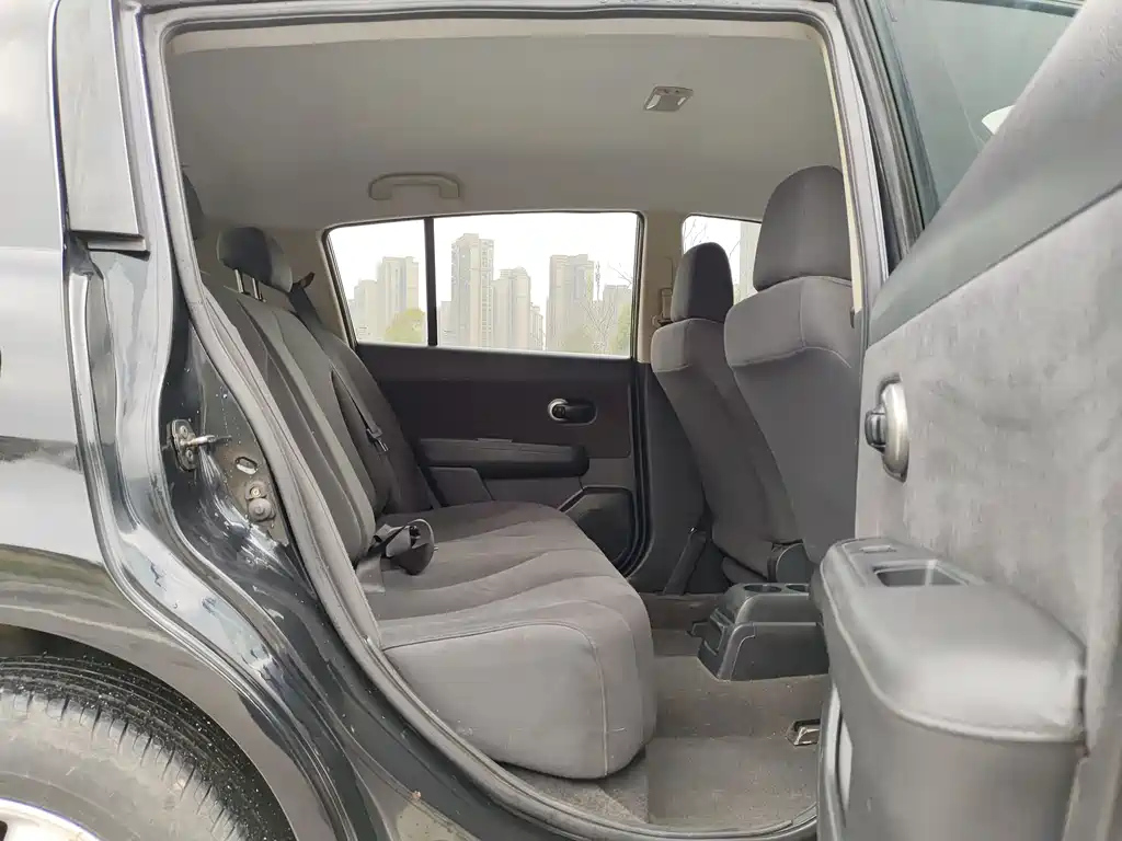 NISSAN TIIDA TIIDA 2010