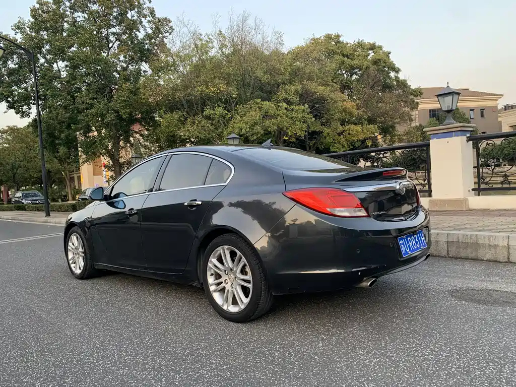 BUICK REGAL 2010