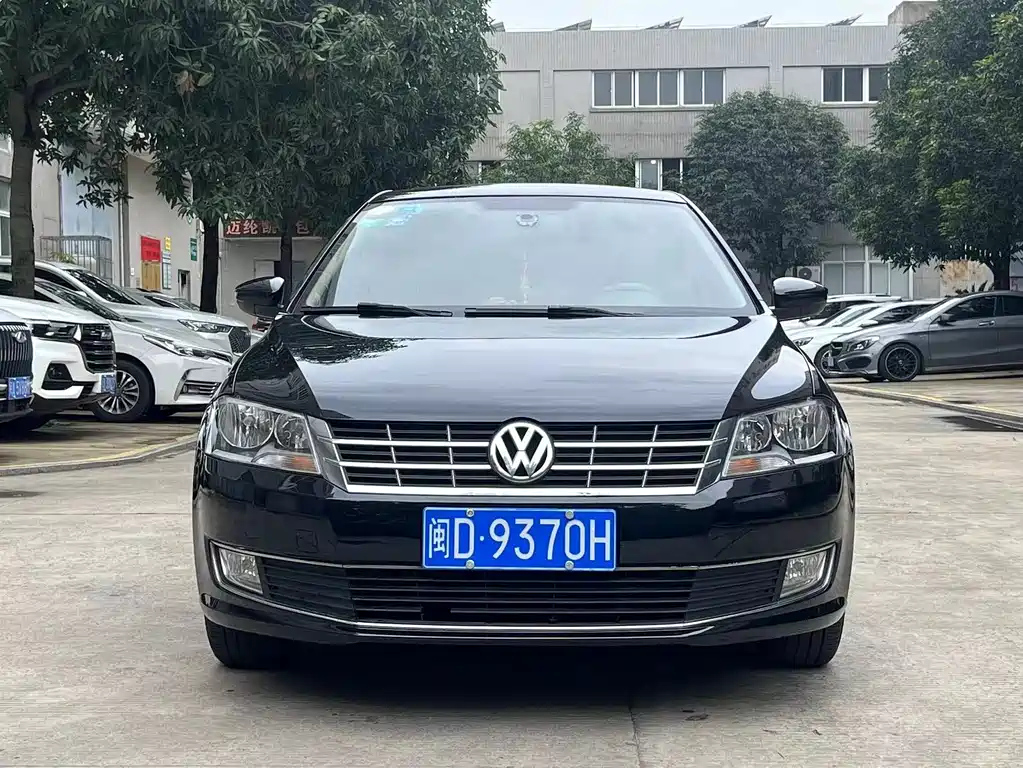 VOLKSWAGEN LAVIDA 2015