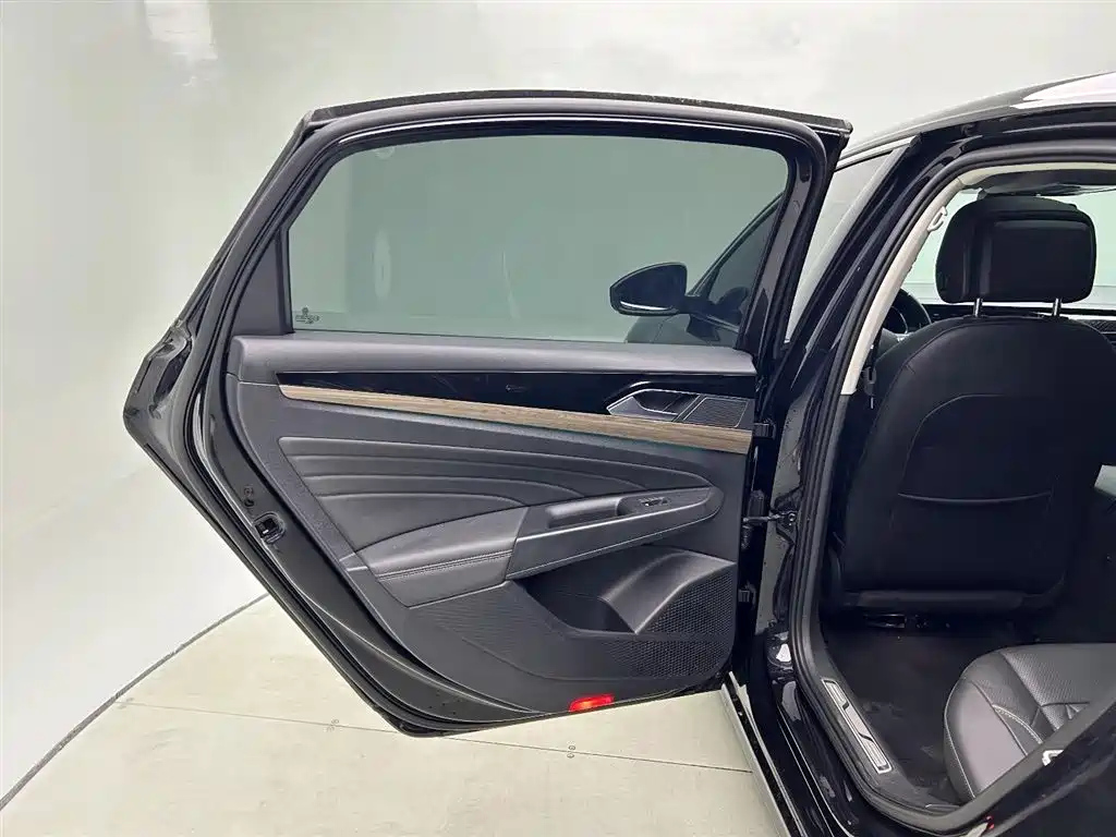 VOLKSWAGEN PASSAT 2021