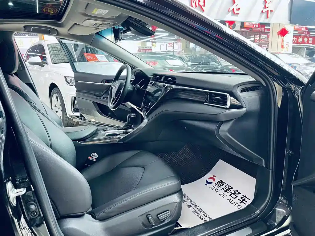 TOYOTA CAMRY 2020