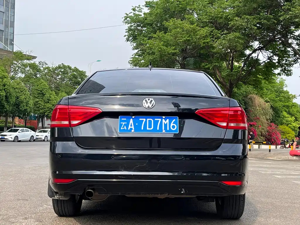 VOLKSWAGEN LAVIDA 2016