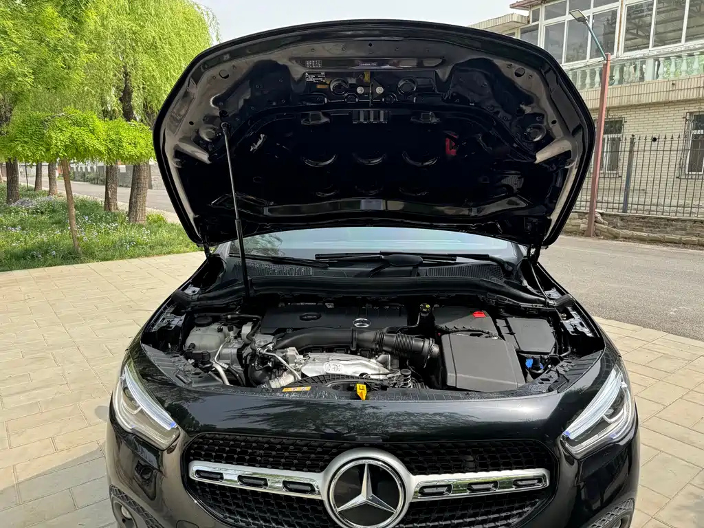 MERCEDES BENZ GLA 2023