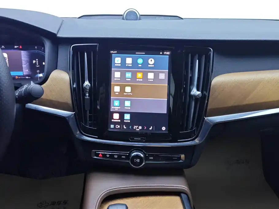 VOLVO S90 2023