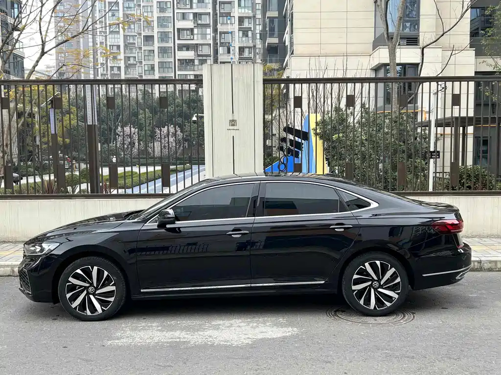 VOLKSWAGEN PASSAT 2022