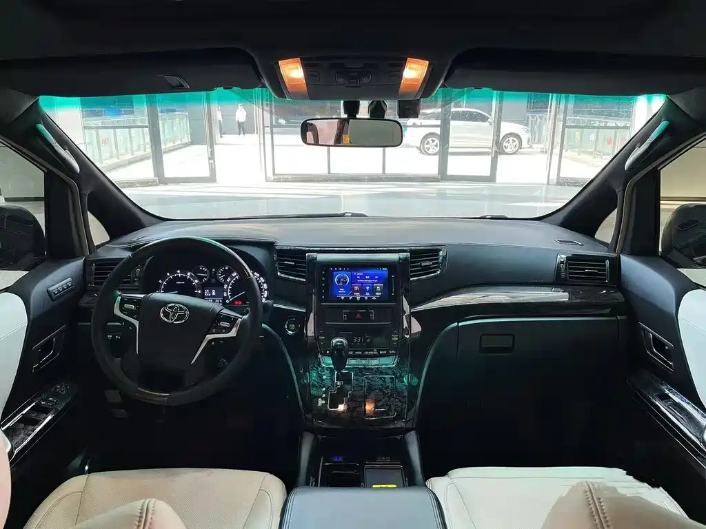 TOYOTA ALPHARD 2012
